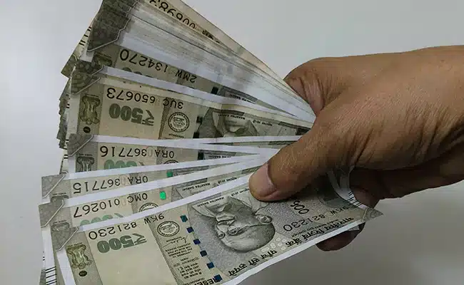 8th Pay Commission: आठवां वेतन आयोग होगा लागू? जानें क्या है केंद्र सरकार का प्लान