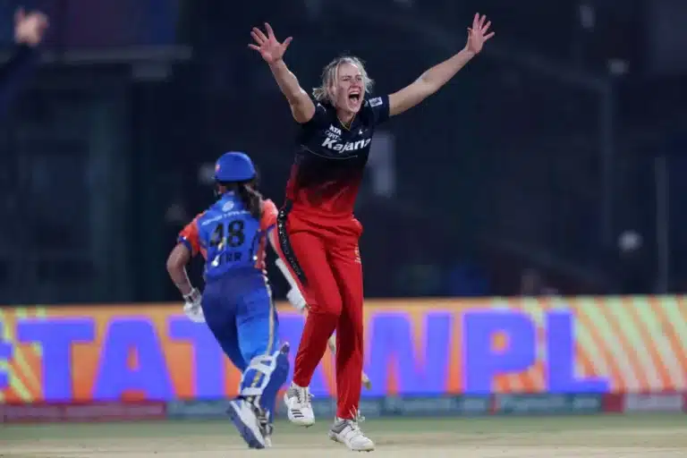 MI vs RCB Highlights: मुंबई को हराकर प्लेऑफ में पहुंची आरसीबी, पैरी ने बनाया गेंदबाजी का नया रिकॉर्ड